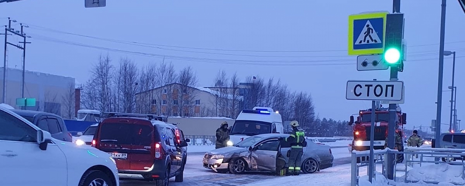 Утреннее ДТП в Губкинском у горбольницы попало в объектив видеорегистратора.