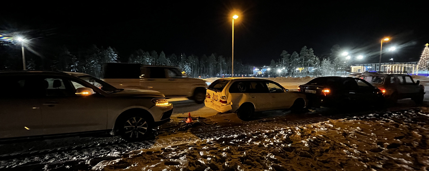 В Губкинском водитель внедорожника собрал в кучу четыре автомобиля 