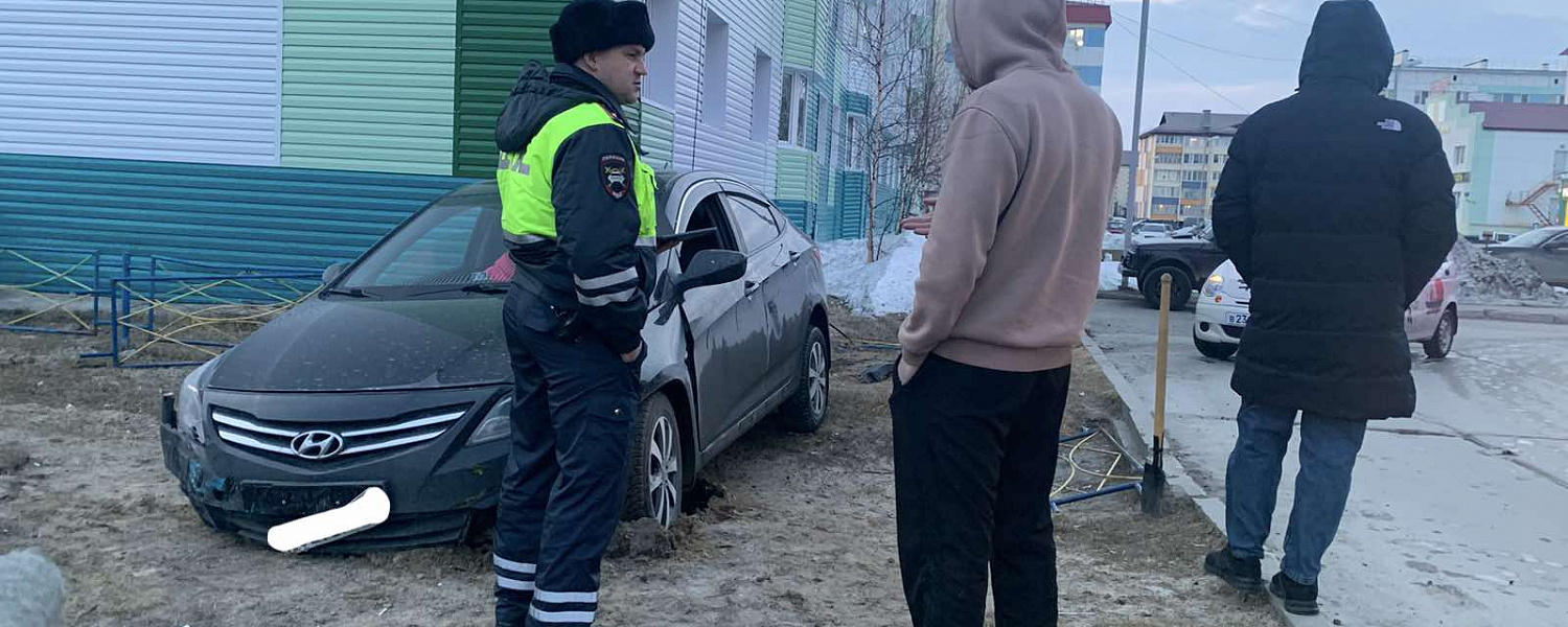В Губкинском нетрезвая молодежь устроила ДТП рядом с детской площадкой